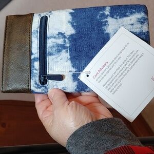 NWT Thirty One Sky Tie Dye Eyeglass/Sunglass Case